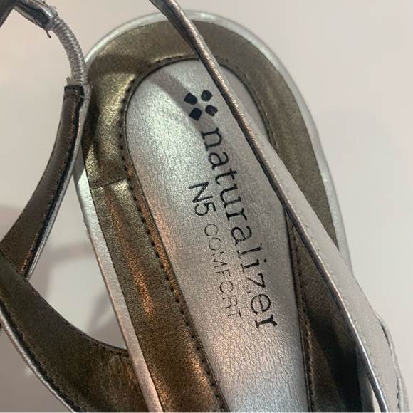 NATURALIZER metallic silver strappy sandals are the comfort line size 11 - Picture 9 of 16